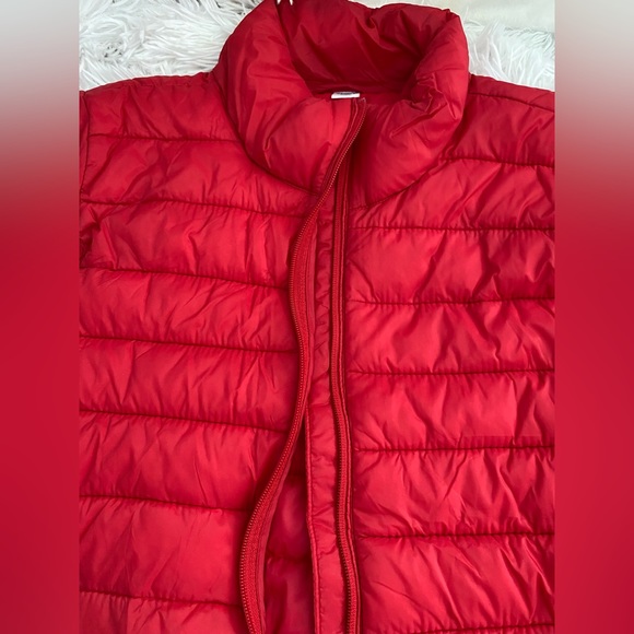 Women’s Red old navy soft puffer jacket - Picture 2 of 4